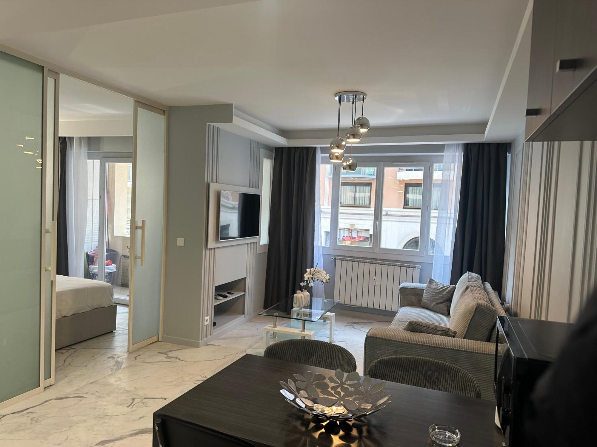 Position Croisette Martinez ! 150m From The Completely Renovated ! * Cannes