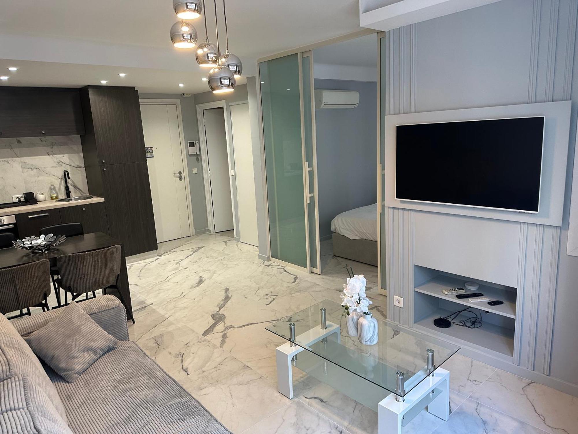 Appartement Position Croisette Martinez ! 150m From The Completely Renovated ! *